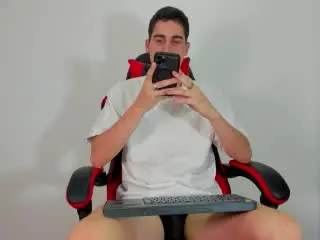 Xlovecam Nude Webcam of Ryanlevys