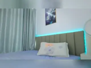Xlovecam Live Sex Cam of SweetyVikky