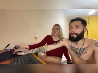 Xlovecam Sex Cam of MikeAndAnna