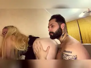 Xlovecam Live Porn of MikeAndAnna