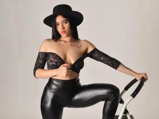 Xlovecam Sex Chat of DaniellaPicc