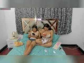 Xlovecam Sex Chat of SaraAndGaby
