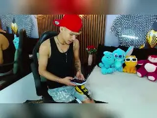 Xlovecam Free Live Porn of SkinnyCuteAlyer