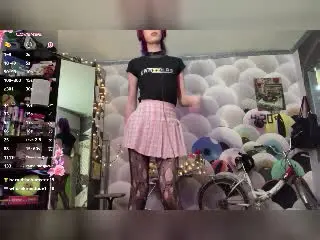 Xlovecam Free Porn Cam of DarlineHalasz