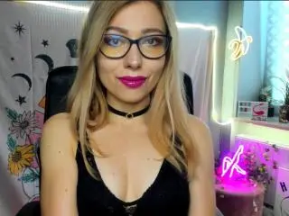 Xlovecam Private Sex Chat of HeartHeidi