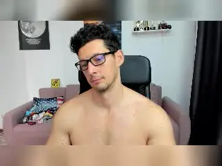 Xlovecam Watch Live Sex Cams of BrutusK