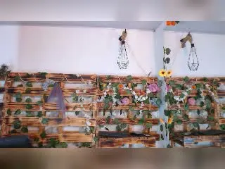 Xlovecam Free Live Porn of LucieMilner