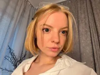 Xlovecam Free Live Porn of MyrleMogush