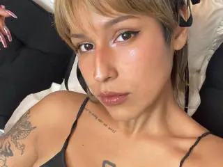 Xlovecam Private Sex Chat of KiaraHernandezX