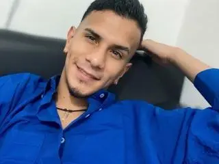 Xlovecam Adult Webcams of JustinMelendez