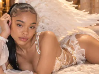 Xlovecam Live Sex Cam of JuicyTitss