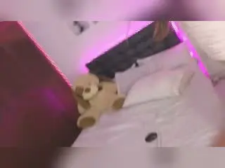 Xlovecam Free Live Porn of SophieEvans
