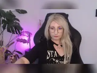 Xlovecam Free Porn Cam of CinamonMoon